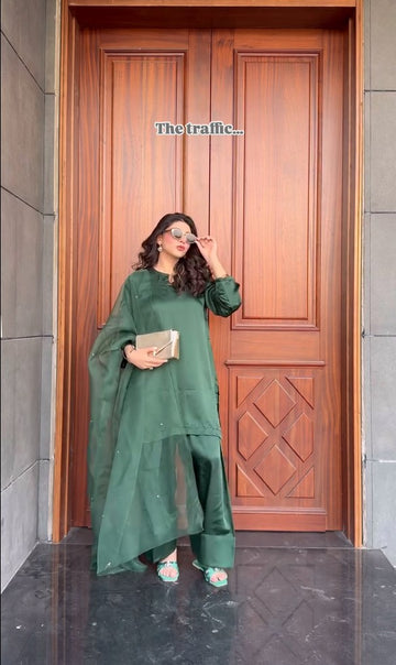 emerald green ensemble shimmers Suit