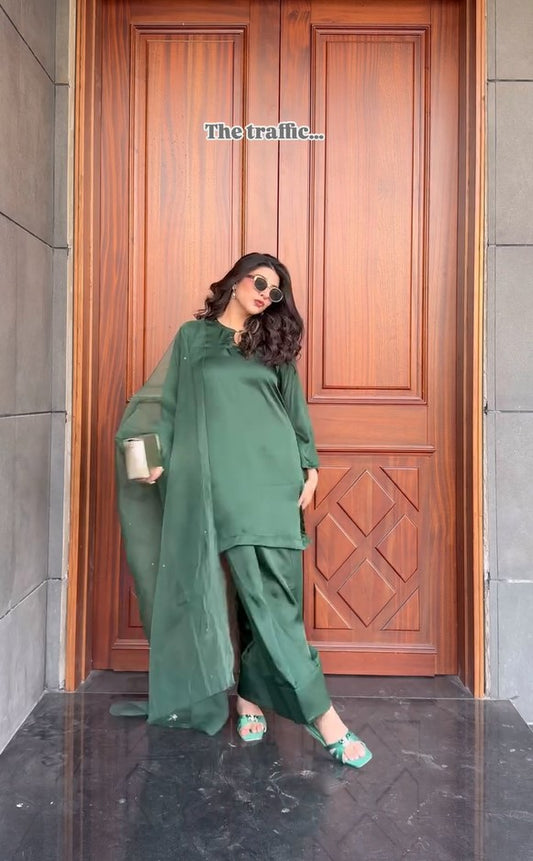 emerald green ensemble shimmers Suit